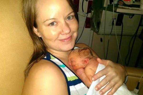 Мальчик без части черепа и головного мозга отпраздновал первый день рождения