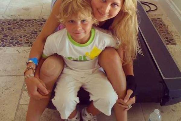 Теннисистка Курникова показала младшего братишку