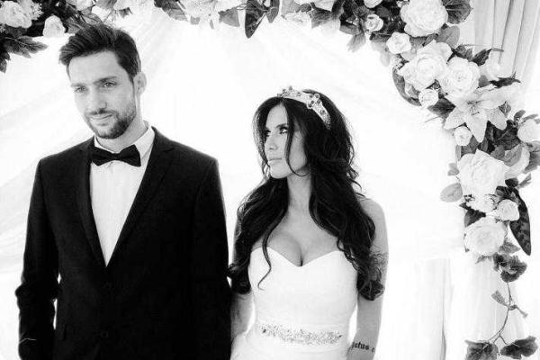 Олег Кензов сыграл вторую свадьбу