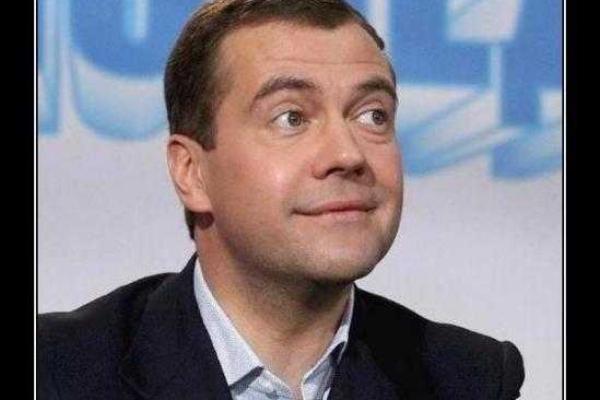 В сети появились мемы к 50–летнему юбилею "оттенка Путина" В сети появились мемы к 50–летнему юбилею "оттенка Путина"