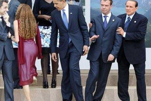 В сети появились мемы к 50–летнему юбилею "оттенка Путина" В сети появились мемы к 50–летнему юбилею "оттенка Путина"