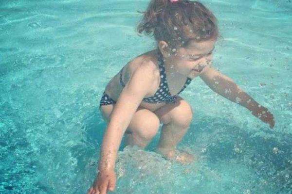 Интернет-пользователей взбудоражила загадка о "девочке под водой" 