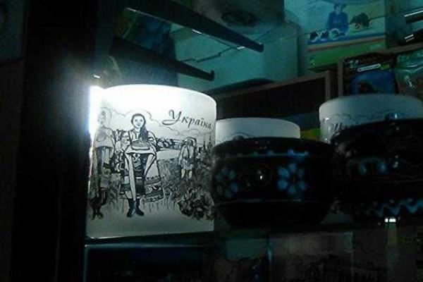 В Донецке все еще продают сувениры с надписью Украина В Донецке все еще продают сувениры с надписью Украина