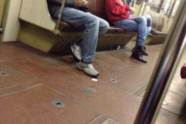 Дядя, едь на свою войну и там права качай, - киевские малолетки - участнику АТО Дядя, едь на свою войну и там права качай, - киевские малолетки - участнику АТО