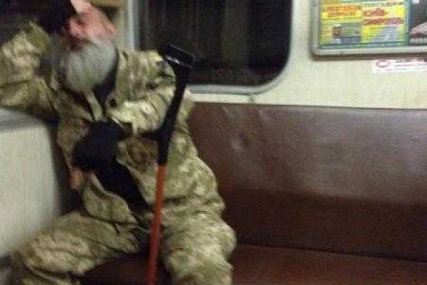 Дядя, едь на свою войну и там права качай, - киевские малолетки - участнику АТО Дядя, едь на свою войну и там права качай, - киевские малолетки - участнику АТО