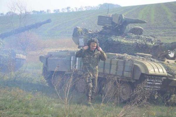 День в зоне АТО прошел спокойно: на дебальцевском направлении отводили танки