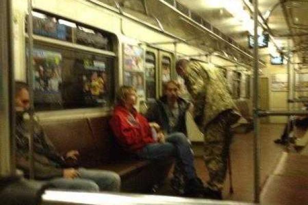 Дядя, едь на свою войну и там права качай, - киевские малолетки - участнику АТО Дядя, едь на свою войну и там права качай, - киевские малолетки - участнику АТО