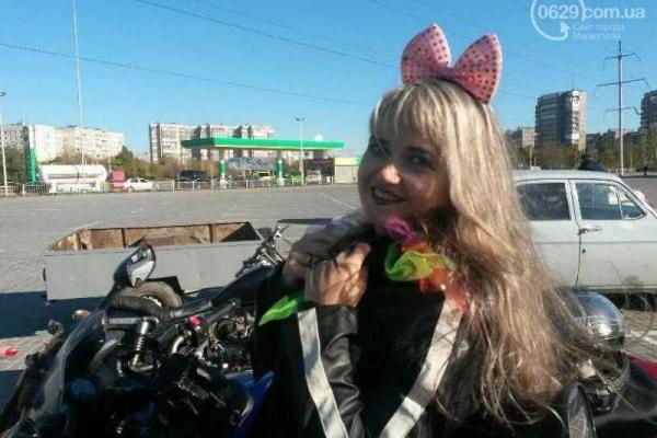 В Мариуполе байкеры в ужасных костюмах напугали прохожих В Мариуполе байкеры в ужасных костюмах напугали прохожих