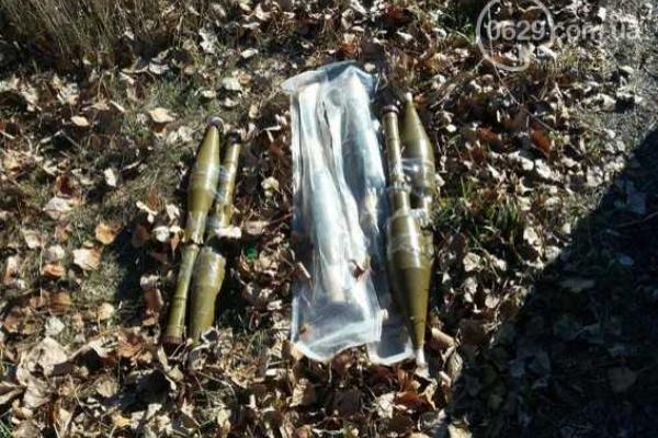 Рядом с трассой Мариуполь - Донецк обнаружен крупный тайник с боеприпасами  Рядом с трассой Мариуполь - Донецк обнаружен крупный тайник с боеприпасами