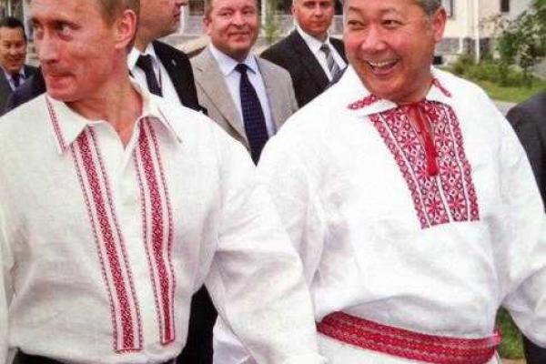 В сети появились фото Путина в вышиванке В сети появились фото Путина в вышиванке