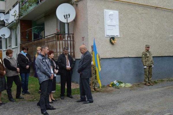 Москаль открыл мемориальную доску герою, погибшему под Дебальцево Москаль открыл мемориальную доску герою, погибшему под Дебальцево