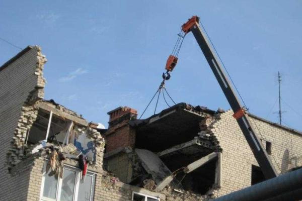 Под завалами в Марьинке нашли тело местного жителя, погибшего год назад