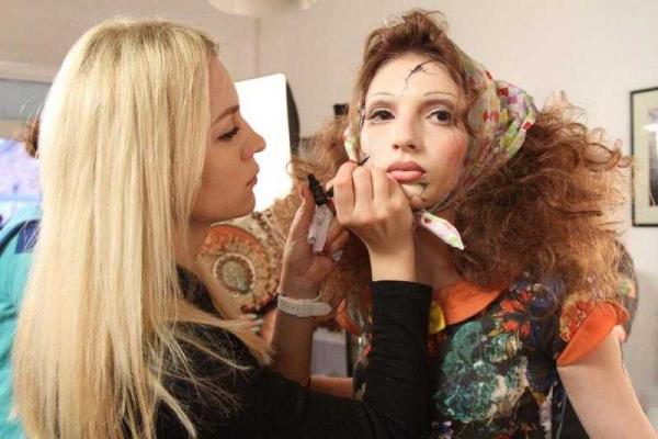 Участницы реалити «Супермодель по-украински» стали старыми куклами