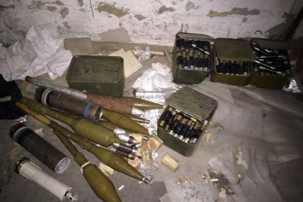 В Марьинке в частном доме обнаружен целый склад боеприпасов