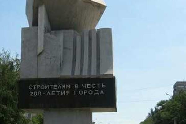 Жители Мариуполя пожаловались на серп и молот Жители Мариуполя пожаловались на серп и молот