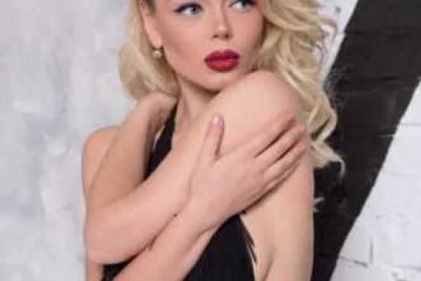 Алина Гросу стала двойником Тины Кароль