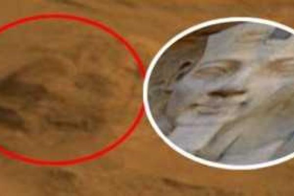 Марсоход Curiosity сфотографировал на Марсе голову фараона