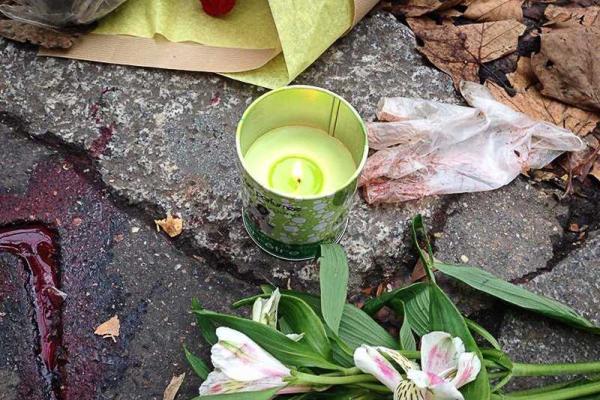 Париж приходит в себя после кошмаров прошлой ночи - фоторепортаж Париж приходит в себя после кошмаров прошлой ночи - фоторепортаж