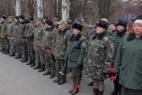 В Донецке открыли памятник «Беркуту» В Донецке открыли памятник «Беркуту»
