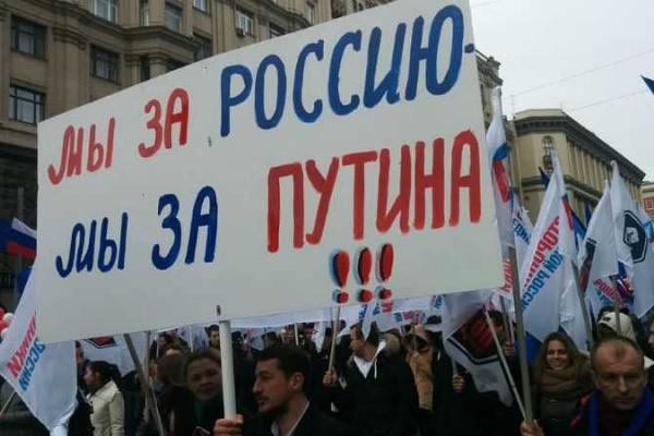 В центре Москвы проходит массовое шествие ко Дню народного единства В центре Москвы проходит массовое шествие ко Дню народного единства