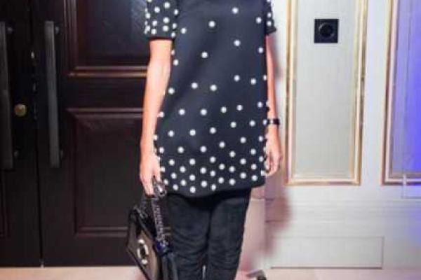 Алсу поразила публику кокетливым нарядом