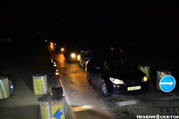 Из Крыма массово выезжают люди, - Правый сектор Из Крыма массово выезжают люди, - Правый сектор