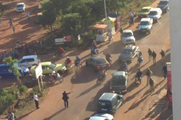 Появились фото и видео с места захвата отеля Radisson в Мали