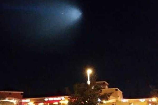 НЛО в небе над Калифорнией шокировал местных жителей