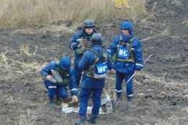 Пиротехники разминируют газопровод вблизи Марьинки и Красногоровки. Видео Пиротехники разминируют газопровод вблизи Марьинки и Красногоровки. Видео