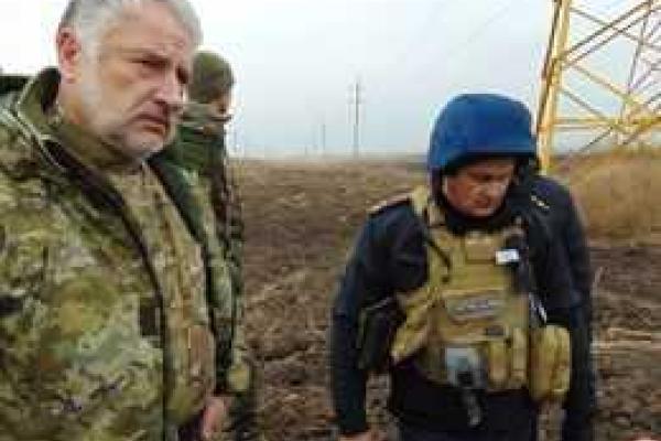 Пиротехники разминируют газопровод вблизи Марьинки и Красногоровки. Видео Пиротехники разминируют газопровод вблизи Марьинки и Красногоровки. Видео