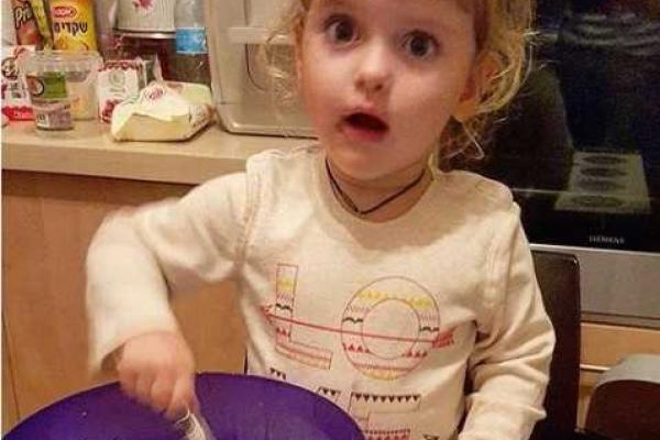 3-летняя малышка Макарских уже учится готовить