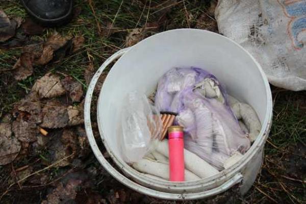 Трем жителям Донетчины грозит до 7 лет тюрьмы за хранение пороха и огнестрельного оружия Трем жителям Донетчины грозит до 7 лет тюрьмы за хранение пороха и огнестрельного оружия