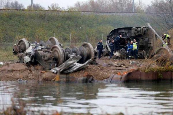 Еще одна трагедия во Франции: потерпел крушение скоростной поезд