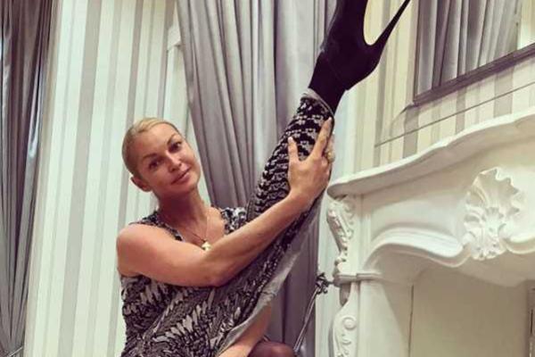 Анастасия Волочкова решила задирать ноги ради денег 