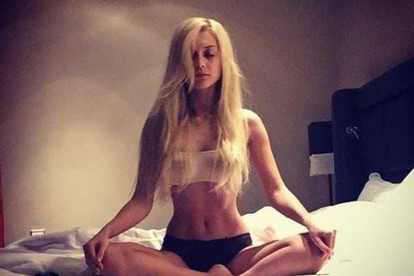 Эрика Герцег из «ВИА Гры» показала, что делает по вечерам