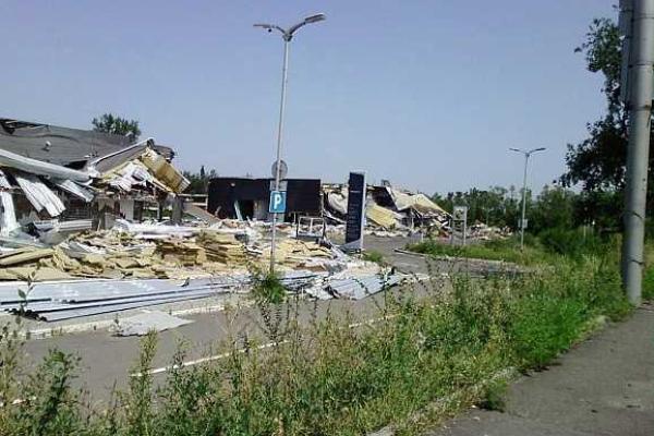 Восстановлению не подлежат: В сети появились фото некогда престижных автосалонов в Донецке Восстановлению не подлежат: В сети появились фото некогда престижных автосалонов в Донецке