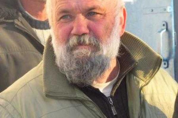 Дожились. Луганчане выстаивают большие очереди за бесплатной едой Дожились. Луганчане выстаивают большие очереди за бесплатной едой