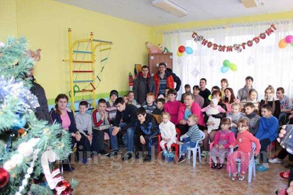 В Горловке прошел автопробег в честь Нового года