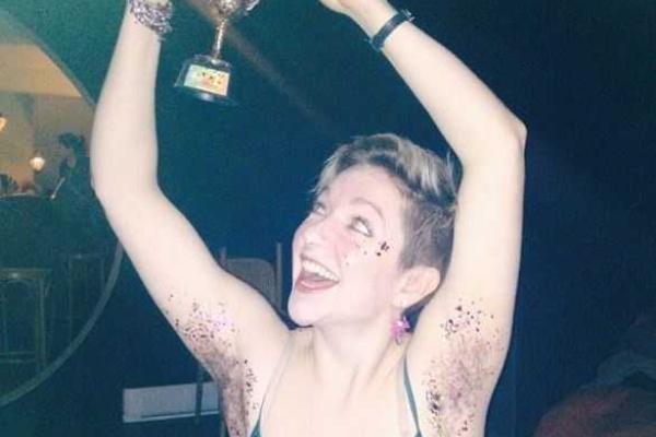 Стилисты ввели новый бьюти-тренд – блёстки на подмышках Стилисты ввели новый бьюти-тренд – блёстки на подмышках