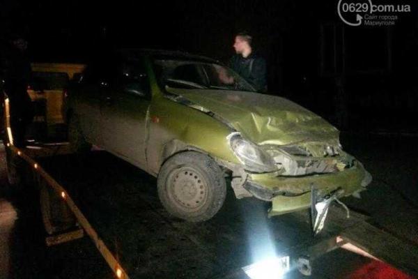 В Мариуполе военный грузовик врезался в легковушку, есть пострадавшие В Мариуполе военный грузовик врезался в легковушку, есть пострадавшие
