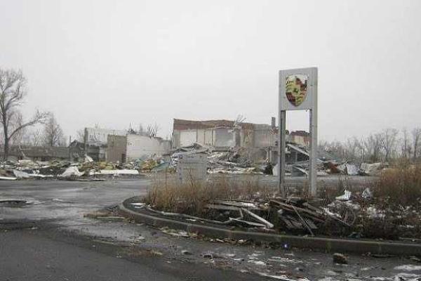 Восстановлению не подлежат: В сети появились фото некогда престижных автосалонов в Донецке Восстановлению не подлежат: В сети появились фото некогда престижных автосалонов в Донецке