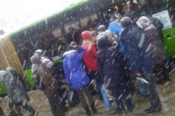 В Харьковской области из-за непогоды остановлены электрички В Харьковской области из-за непогоды остановлены электрички