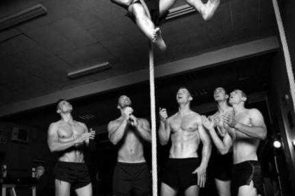 Во Франции выпустили календарь с сексуальными пожарными