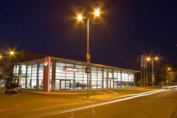 Восстановлению не подлежат: В сети появились фото некогда престижных автосалонов в Донецке Восстановлению не подлежат: В сети появились фото некогда престижных автосалонов в Донецке