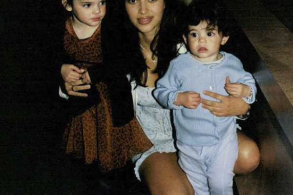 В Сети появилось фото Ким Кардашьян до пластики