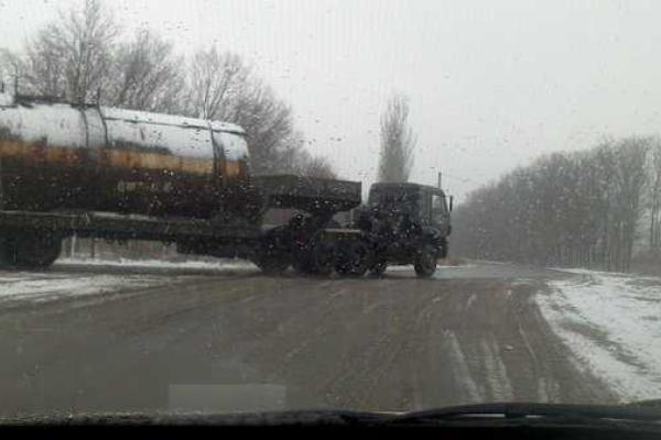 Российские танковозы тянут из «ДНР» цистерны Российские танковозы тянут из «ДНР» цистерны