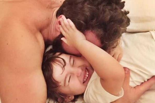 Анфиса Чехова показала забавный снимок мужа с сыном Анфиса Чехова показала забавный снимок мужа с сыном