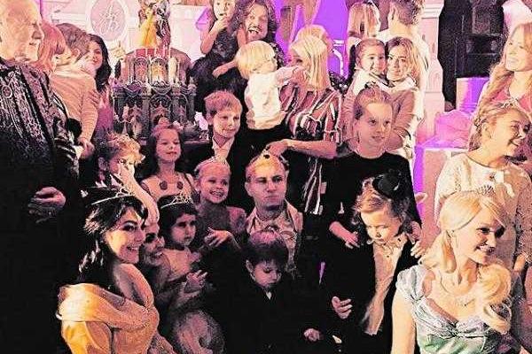 Пользователи интернета наконец-то увидели лицо дочери Ани Лорак Пользователи интернета наконец-то увидели лицо дочери Ани Лорак