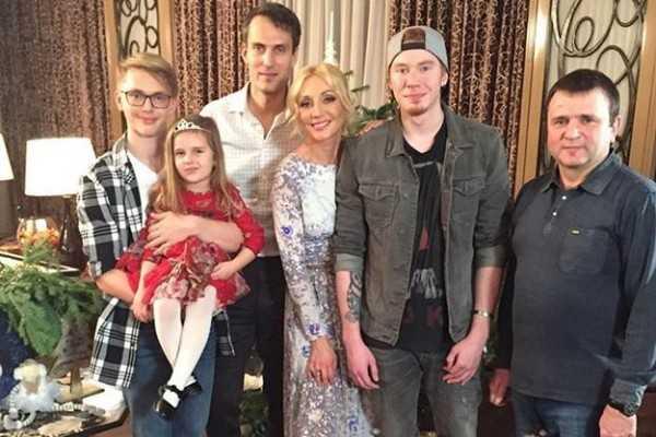 Орбакайте показала совместное фото своей семьи