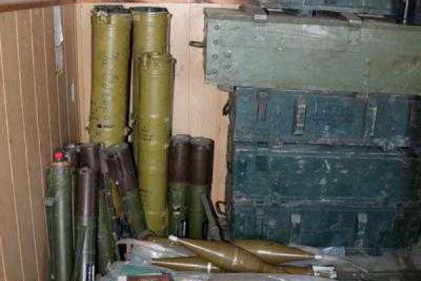 Крупную партию оружия и взрывчатки изъяли в Мариуполе Крупную партию оружия и взрывчатки изъяли в Мариуполе